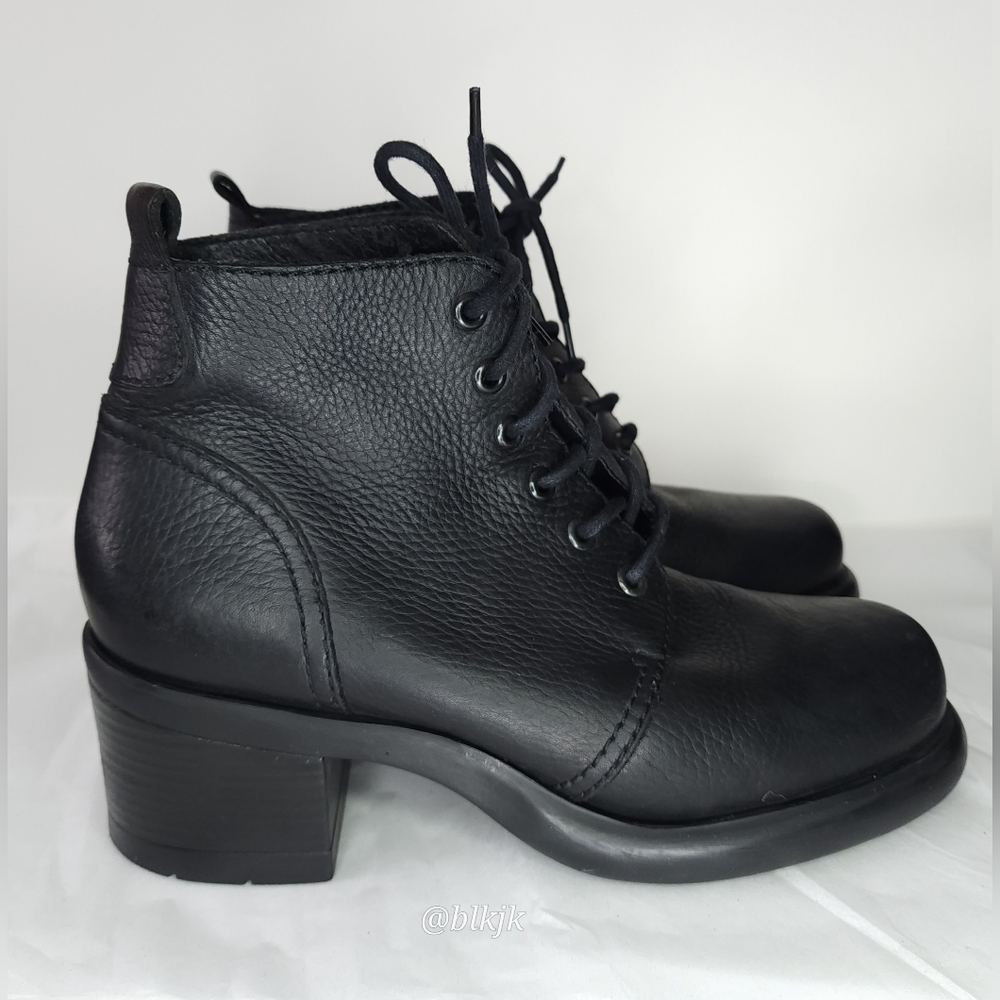Nine West Lace Up Pebble Leather Boots 7.5